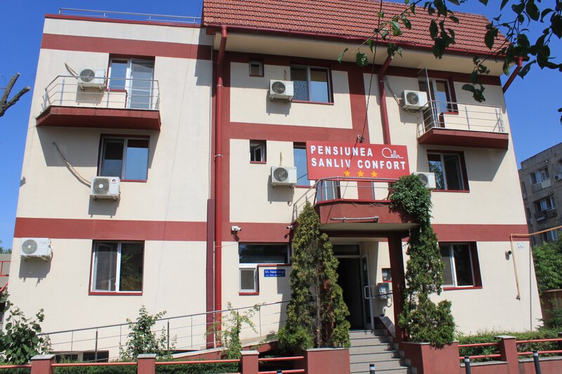 Militari, non-stop, regim hotelier 105/3 ore,