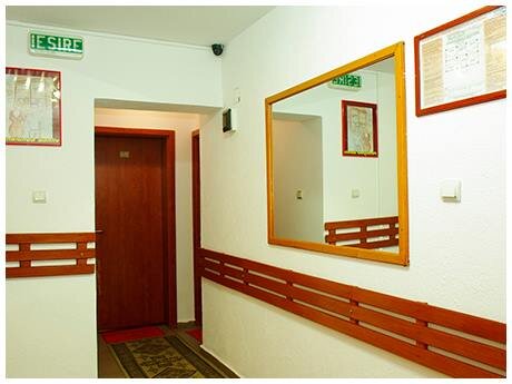 Militari, non-stop, regim hotelier 105/3 ore,
