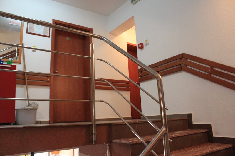 Militari, non-stop, regim hotelier 105/3 ore,